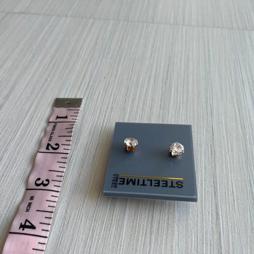 Crystal studs - Picture 9 of 11